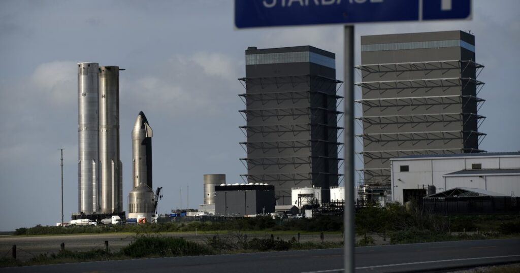 Musk busca construir una base en la Luna antes de llevar seres humanos a Marte