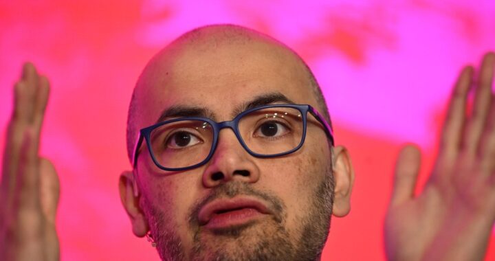 El CEO de DeepMind advierte sobre los riesgos de la IA y pide cooperación global