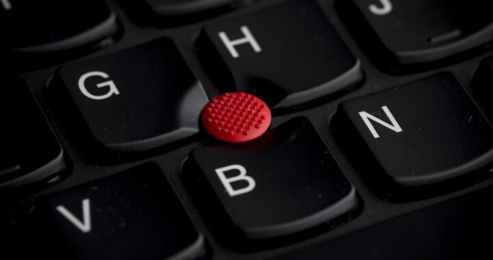 Lenovo advierte que la crisis de chips de memoria durará todo el año