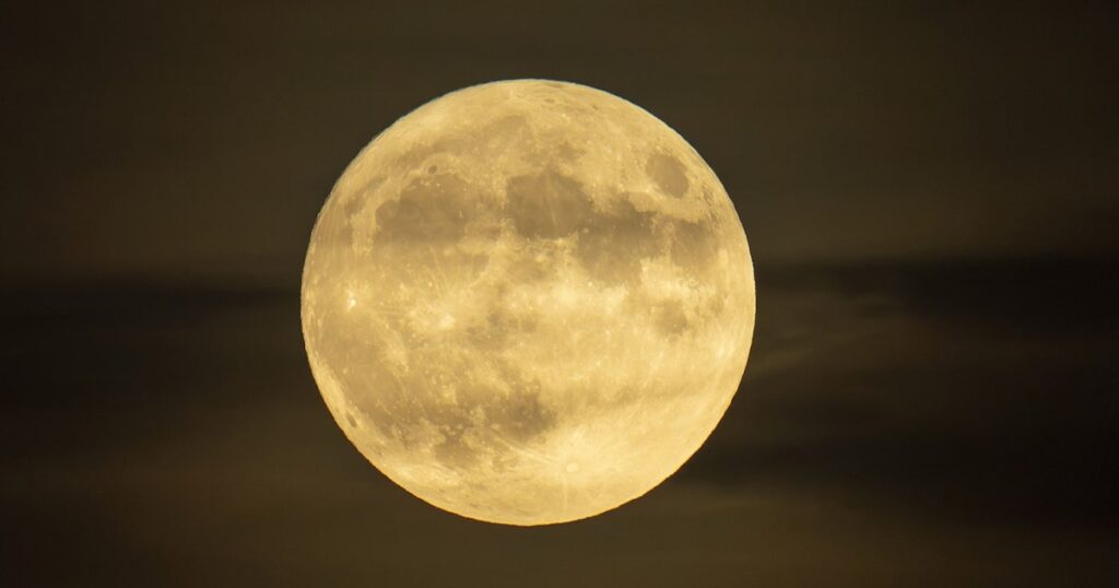La NASA invertirá US$20.000 millones en una base lunar y creará una nave para viajar a Marte