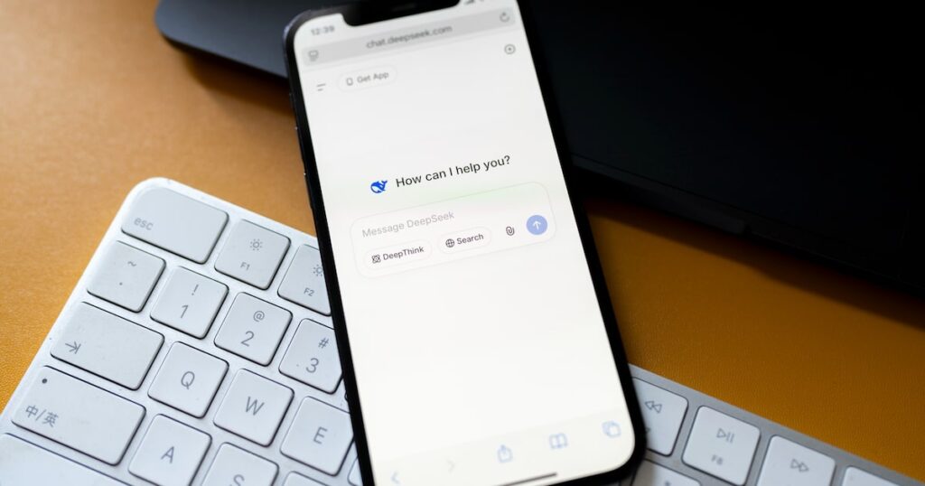 OpenAI, Google y Anthropic se unen para frenar la copia de sus modelos de IA en China