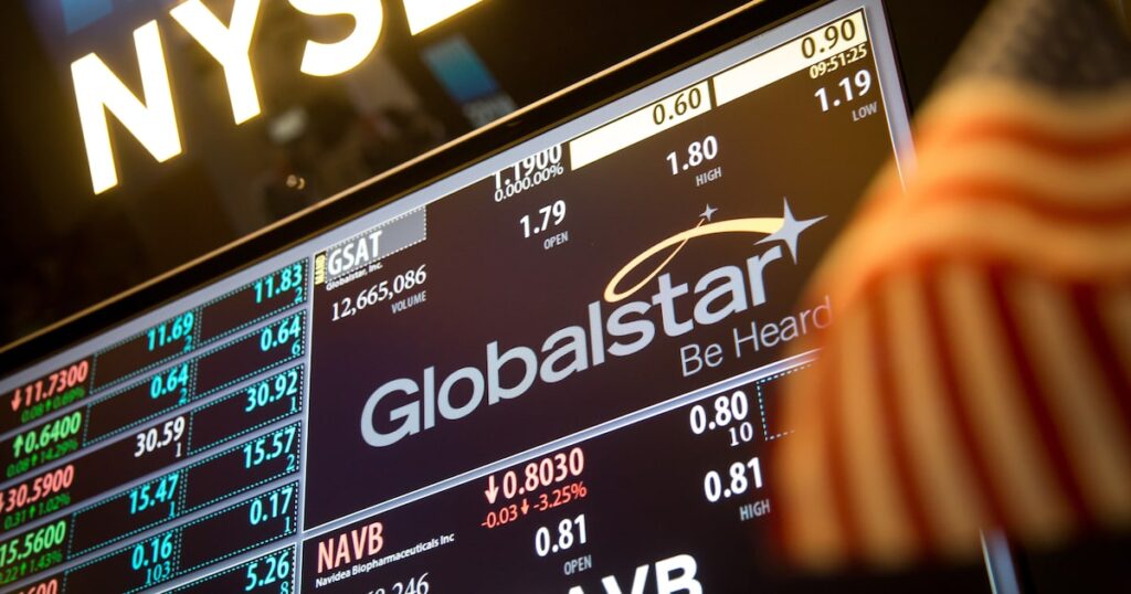 Globalstar se dispara con compra de Amazon y acelera competencia con Starlink