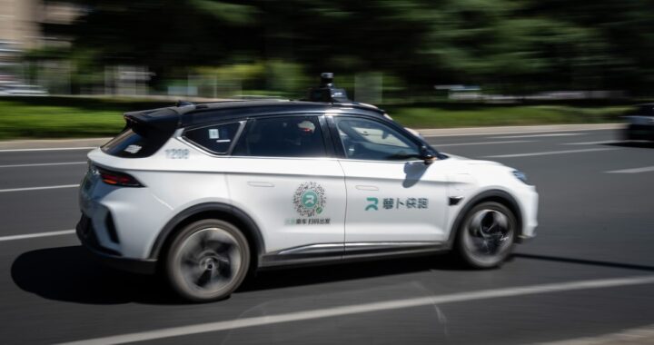 Robotaxis de Baidu se detienen en pleno recorrido en China y pasajeros se quedan atrapados