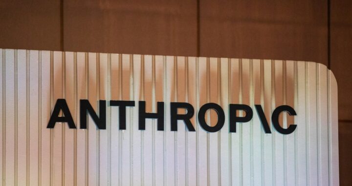 Anthropic lanza Opus 4.7 con mejoras en instrucciones y controles tras alertas por Mythos