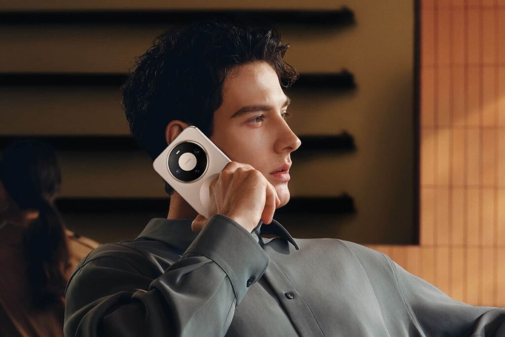 Imagen del Huawei Mate 80 Pro, un smartphone con pantalla OLED y cámaras avanzadas.
