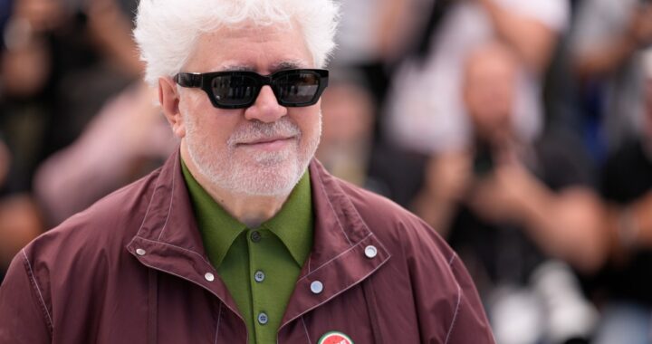 Pedro Almodóvar en rueda de prensa en el Festival de Cine de Cannes