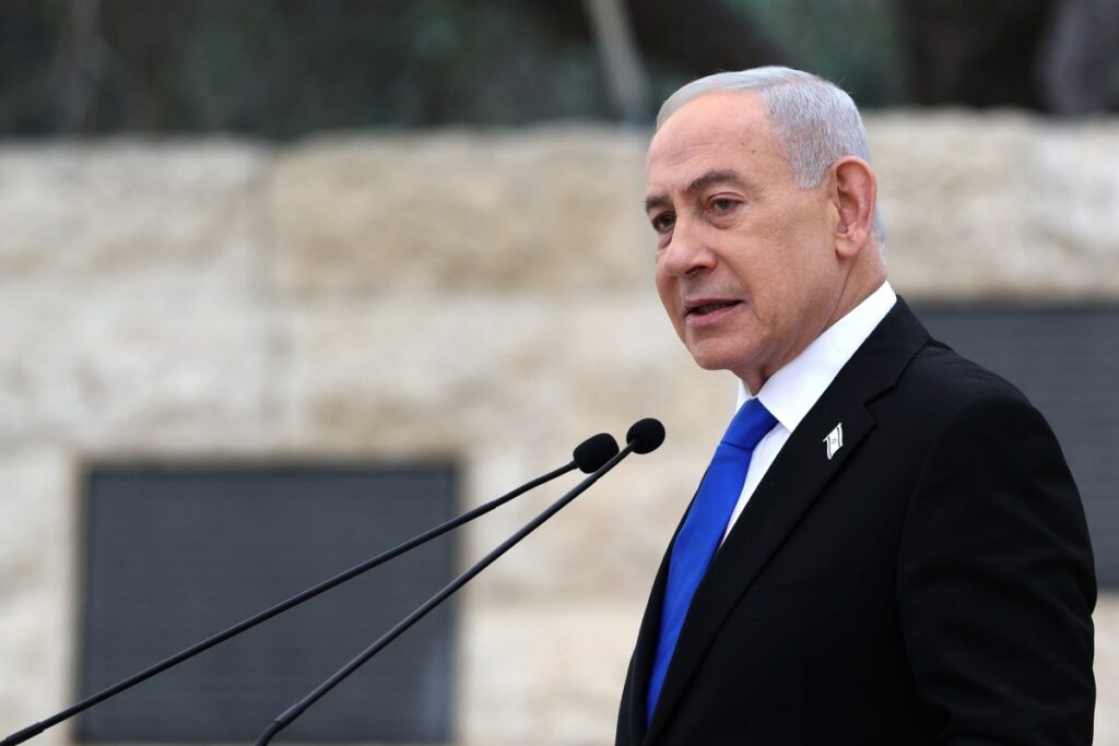 Netanyahu en una imagen de una reunión con funcionarios de defensa