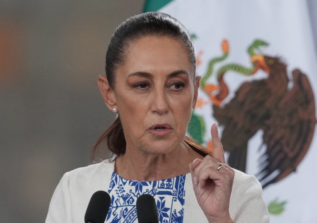 La presidenta de México, Claudia Sheinbaum, habla en un evento público en Yucatán