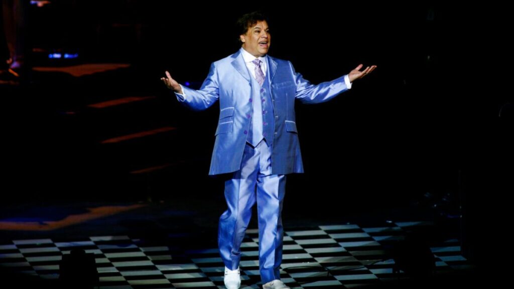 Gary Alazraki dirigirá una película sobre la vida de Juan Gabriel, el famoso cantante mexicano
