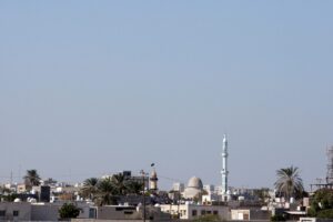 Misiles balísticos y drones lanzados desde Irán siendo interceptados por fuerzas estadounidenses