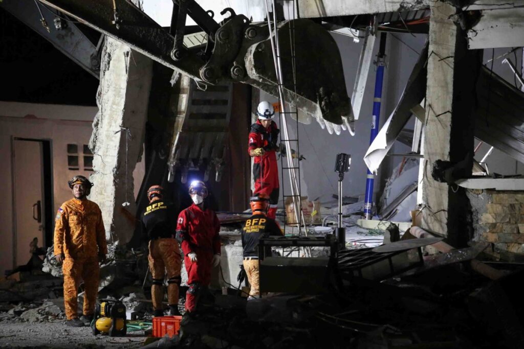 Imagen de edificios dañados tras el terremoto en la isla de Mindanao, Filipinas