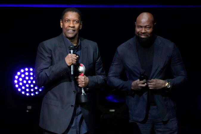 Imagen de Denzel Washington y Antoine Fuqua en una reunión para la película 'Hannibal'