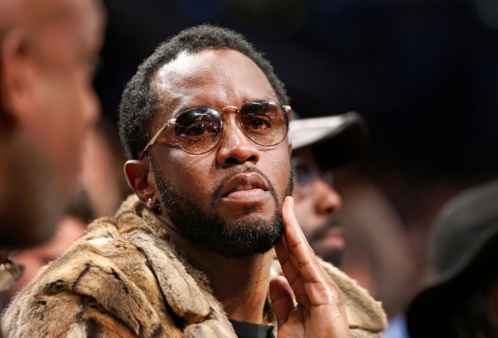 Imagen de Sean “Diddy” Combs en un evento, acusado de abuso sexual a un ex actor infantil
