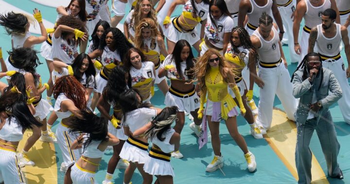 Shakira cantando 'Dai Dai' en la ceremonia de apertura del Mundial 2026 en el Estadio Azteca