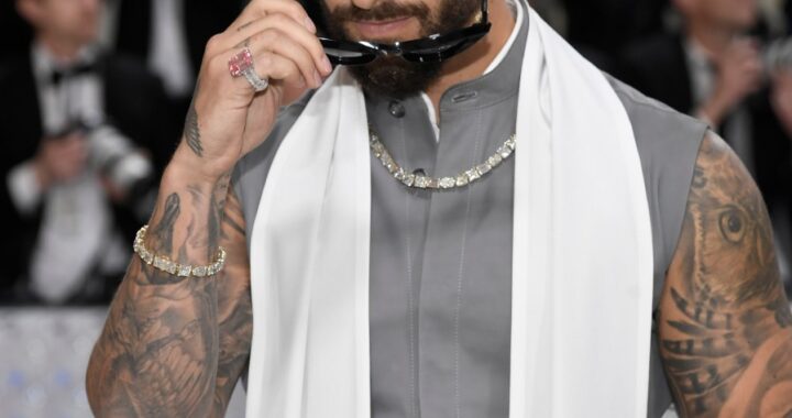 Maluma explicándole a Lola Lolita los pasos de salsa en un video de TikTok