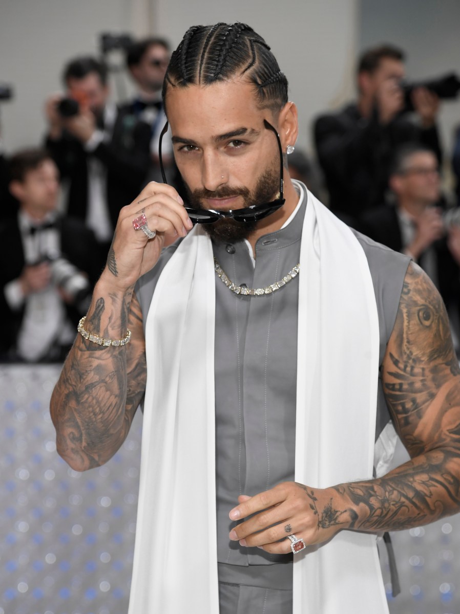 Maluma explicándole a Lola Lolita los pasos de salsa en un video de TikTok