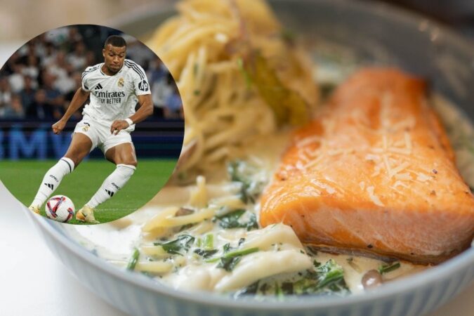 Kylian Mbappé en acción durante un partido de fútbol, comiendo saludable